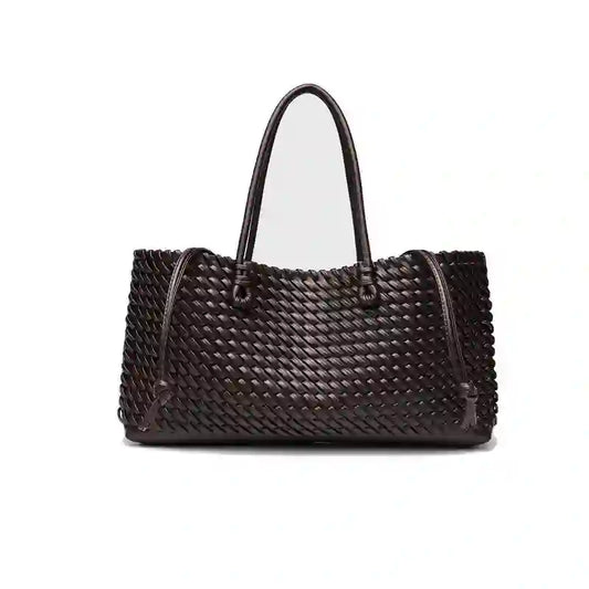 Woven tote bag magnetic closure detail