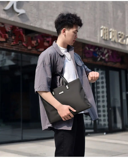 Interior structure showing 14 inch laptop compartment and pockets