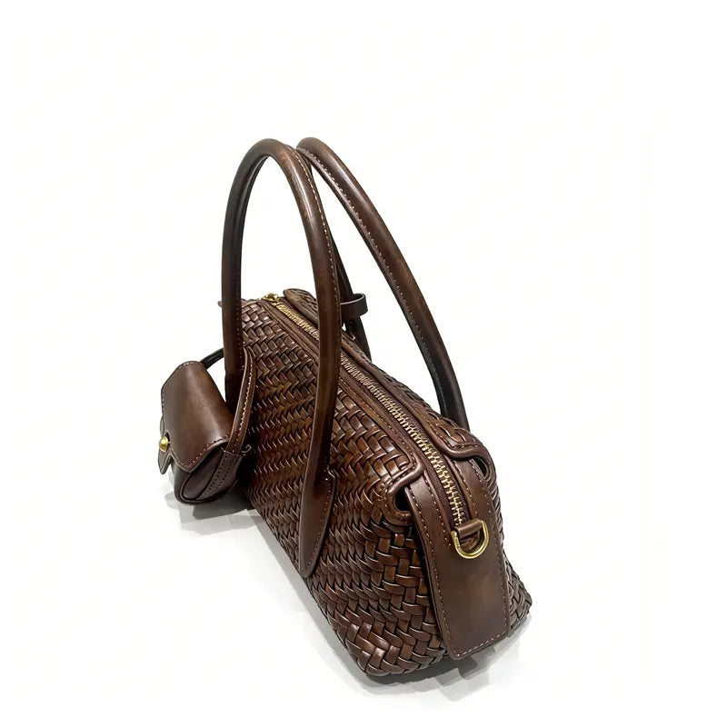 Woven handbag internal structure with main bag inner pull pocket and inner patch pocket